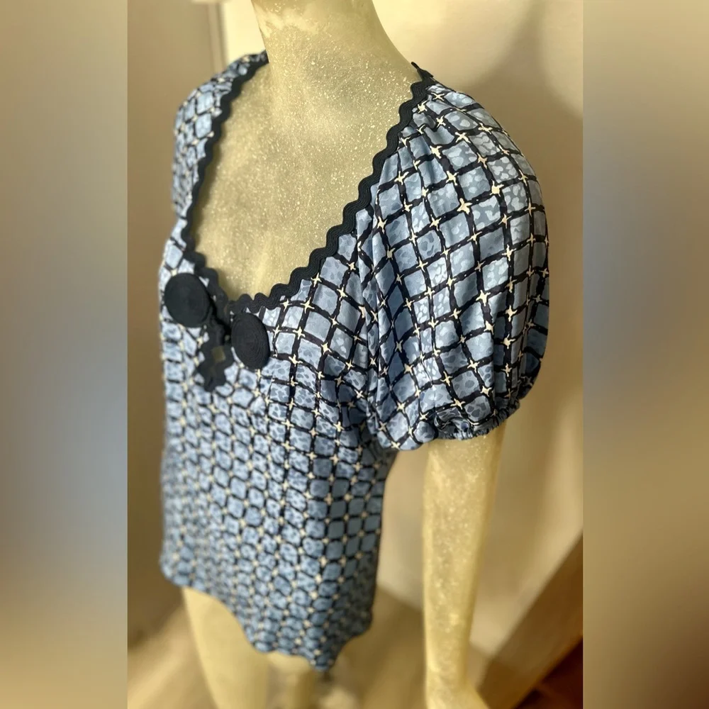 SILK Andrew GN Blue RicRac Square Patterned Short Sleeve Blouse. Size 38 - Picture 3 of 9